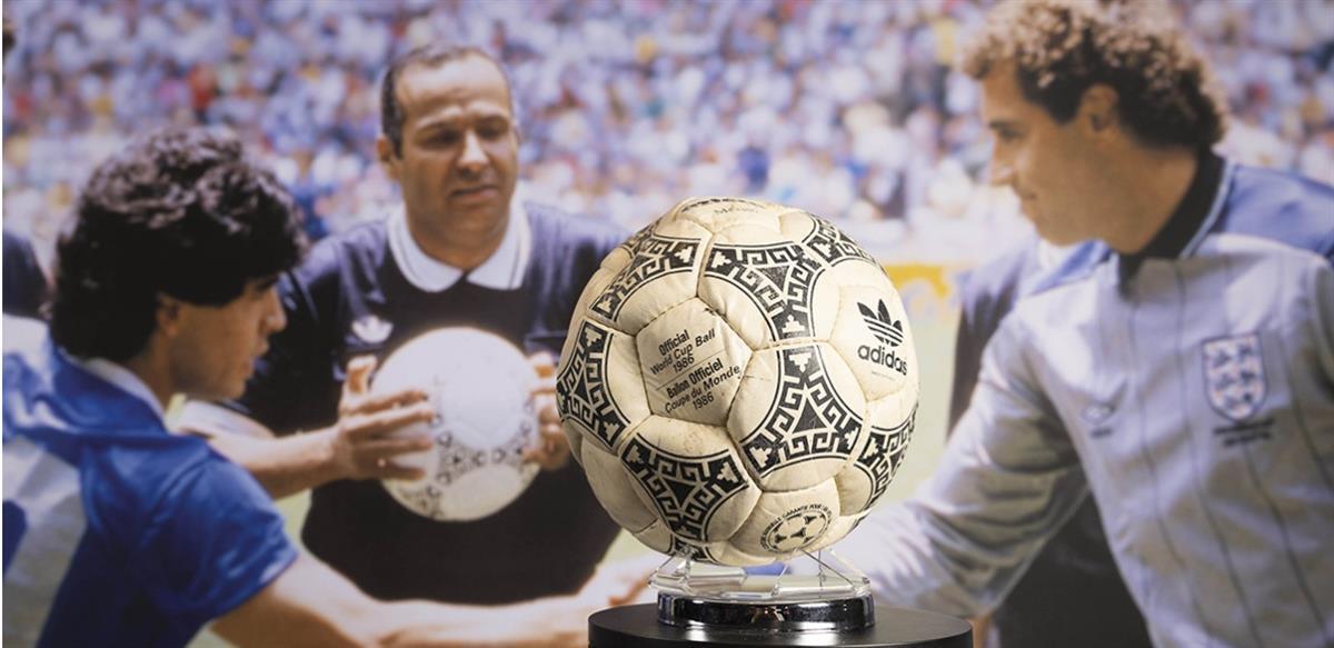 马拉多纳“上帝之手”用球将再次被拍卖，去年11月拍出200万英镑