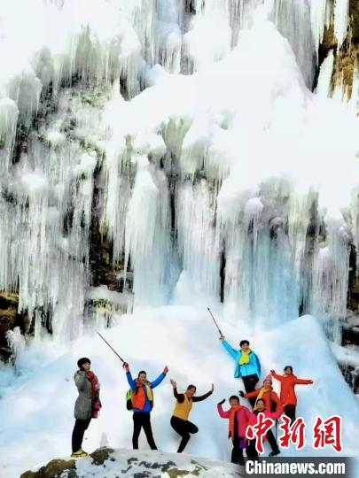 陕西汉中：汉江源迎来冰瀑最佳观赏期