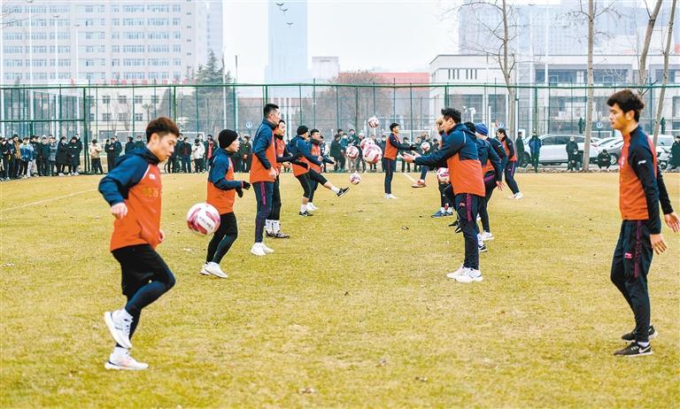 长安竞技古城集结备战新赛季：积极应对准入考核 适时启动球员引进