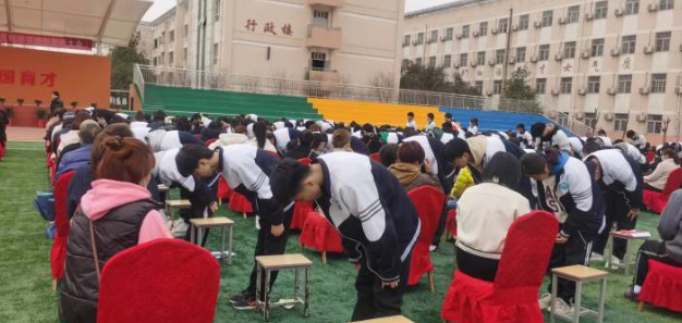 点击图片进入下一页 image.png