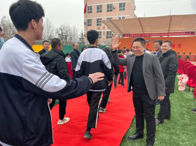 点击图片进入下一页 image.png