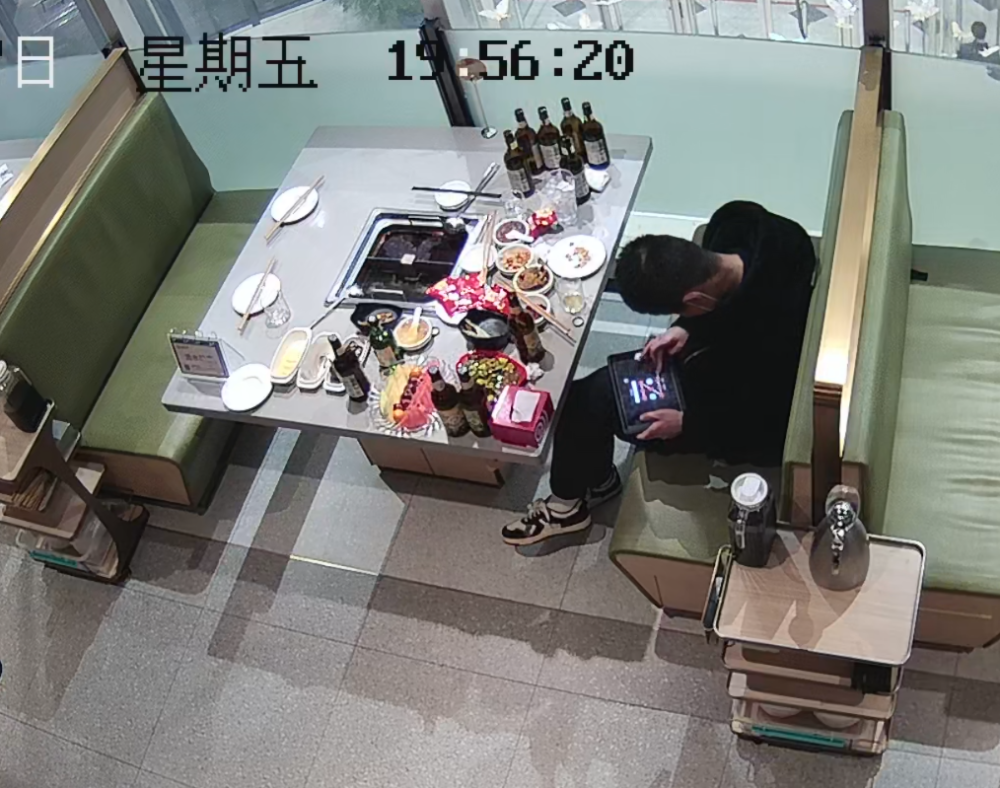 上海一男子吃海底捞不结账还偷走点餐iPad