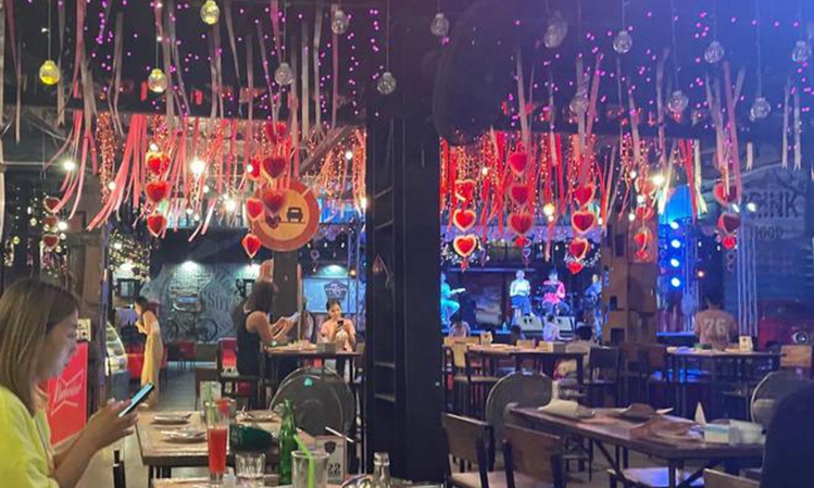 泰国“网红”餐厅陷“噶腰子”传言 负责人笑谈：静观其变