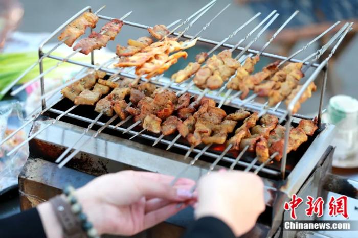 你最爱哪个？“淄博烧烤”火了 全国多地烧烤申请出战