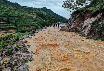 陕西发布暴雨、山洪、地质灾害三项预警 注意加强防范