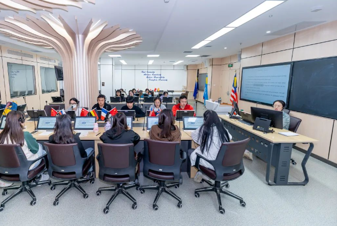 KHCLISkfGcOE0fqJ.png image.png