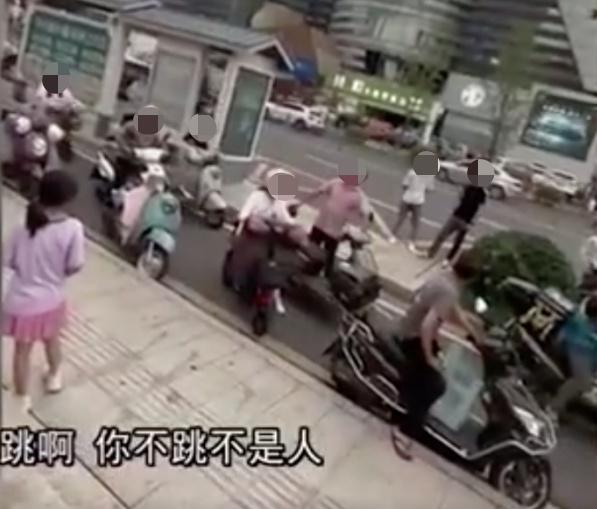 山东成武男子跳楼身亡_男子高楼徘徊数小时后跳楼身亡_文章跳楼身亡