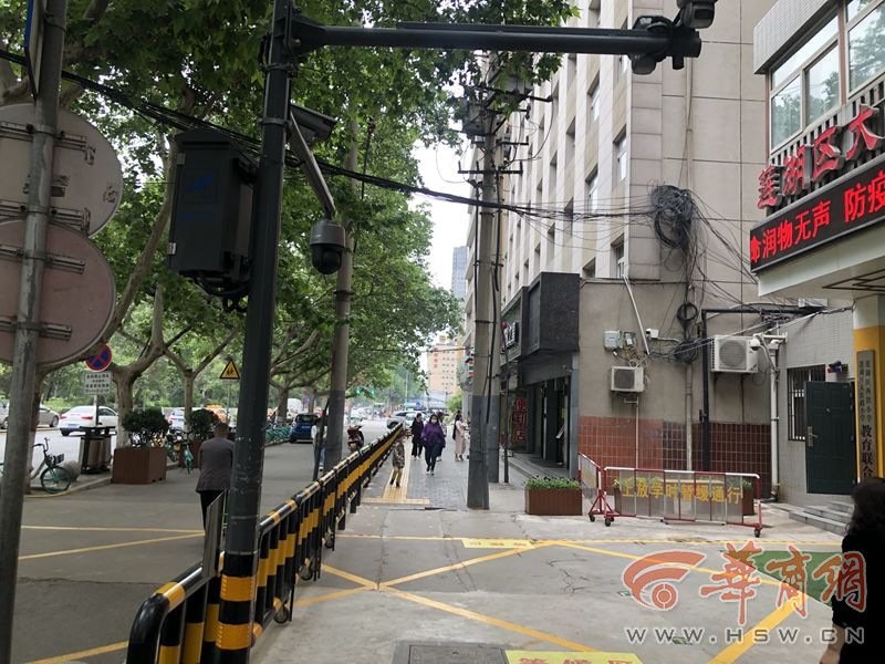 西安大庆路小学多名学生在校吃饭后呕吐 医院检查为急性肠胃炎