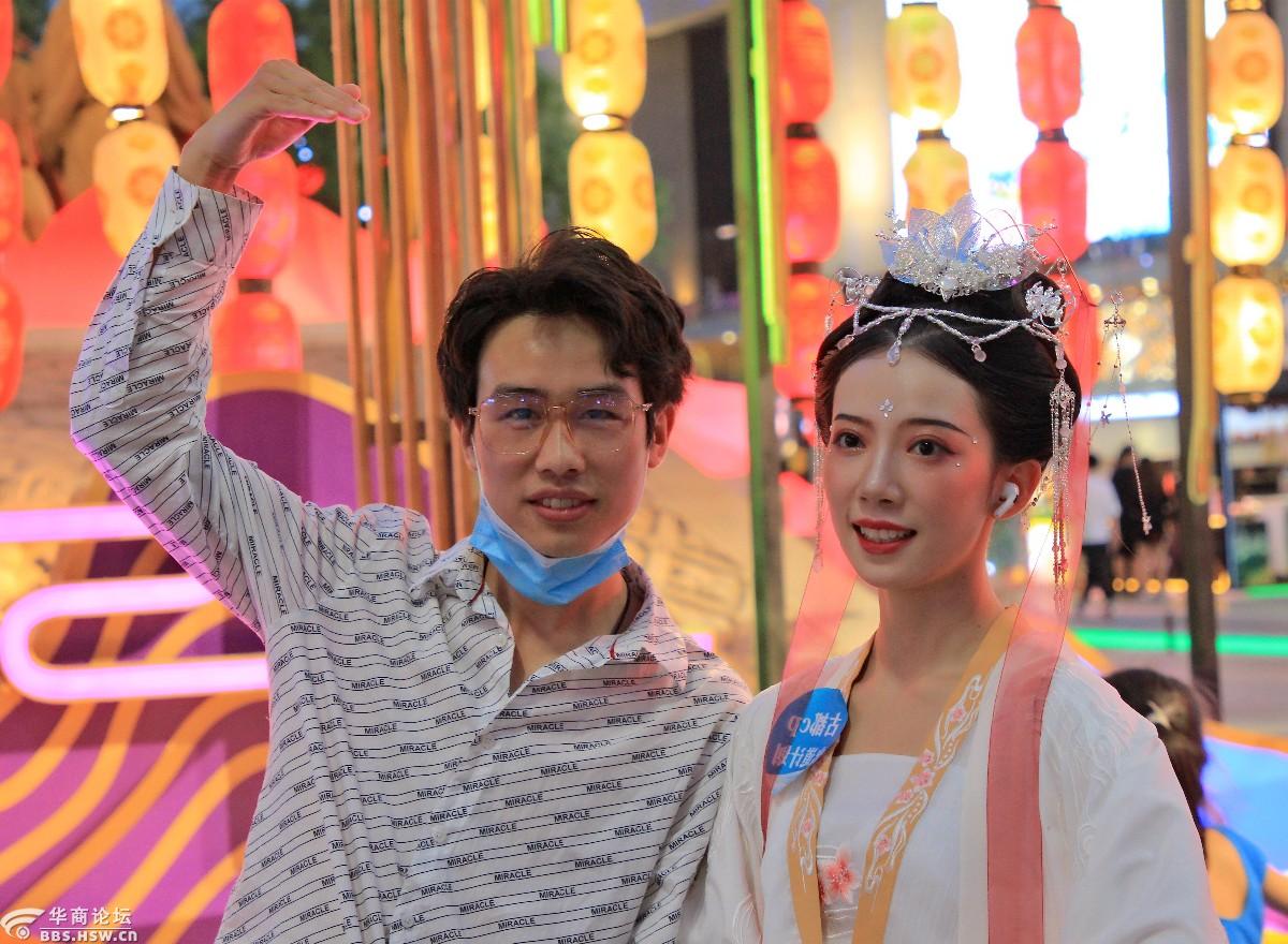 皮卡晨和小朋友的六一节