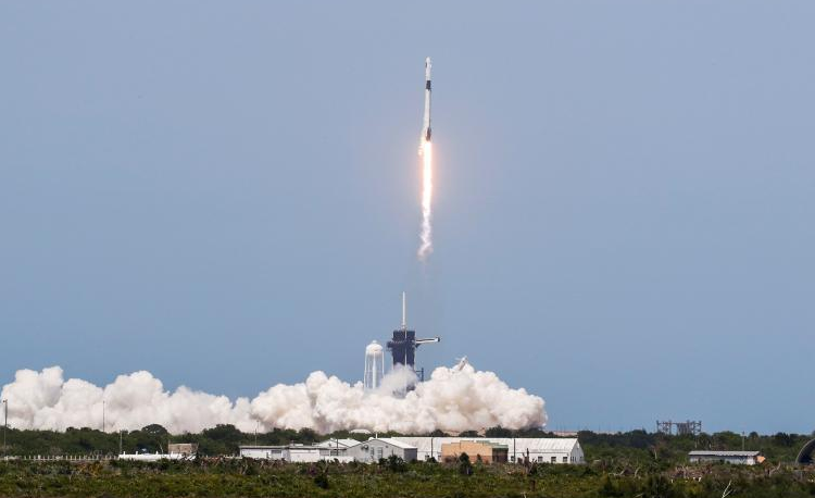 SpaceX“龙”飞船首次载人试飞