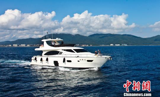  三亚亚龙湾游艇旅游。(资料图片) 尹海明 摄
