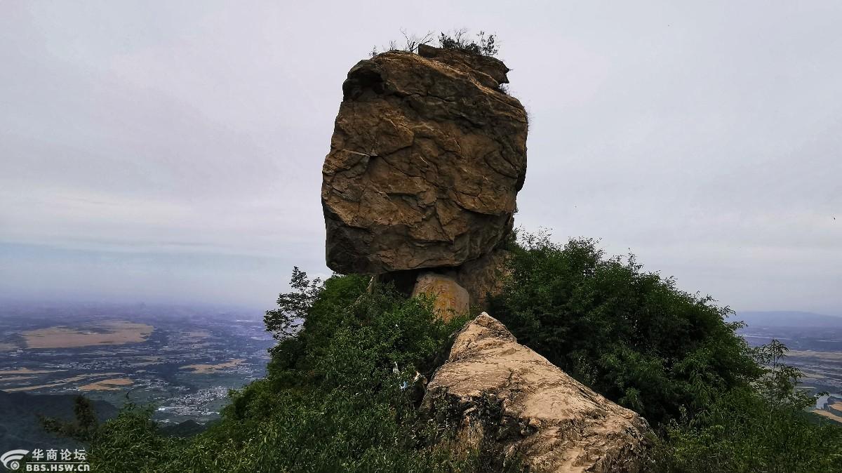 登顶嘉午台眺望雪瓦山