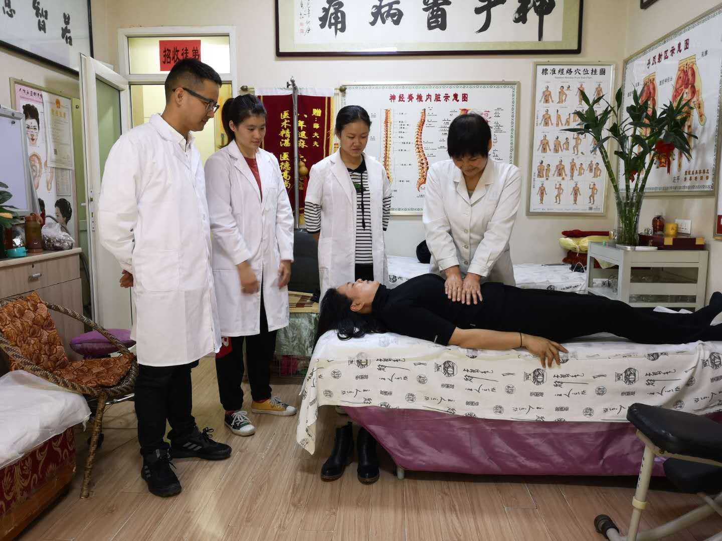 华商头条|专访薛乙乙：为患者解除病痛的西北正骨“女侠”