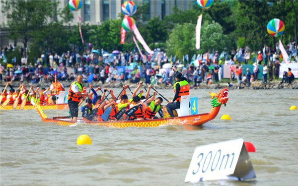 华商头条|赏民俗吃粽子 全国各地民众迎端午