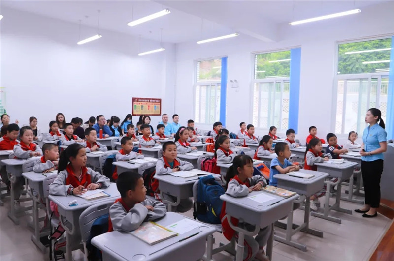 凝心聚力 共促成长——曲江南湖教育联合体与照金两所红军小学开展教育扶智结对共建送教活动