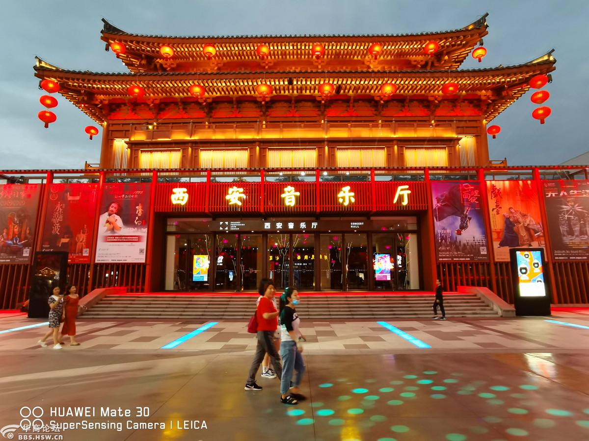 刘文征图说27疫情后期的西安大唐不夜城步行街手机照片