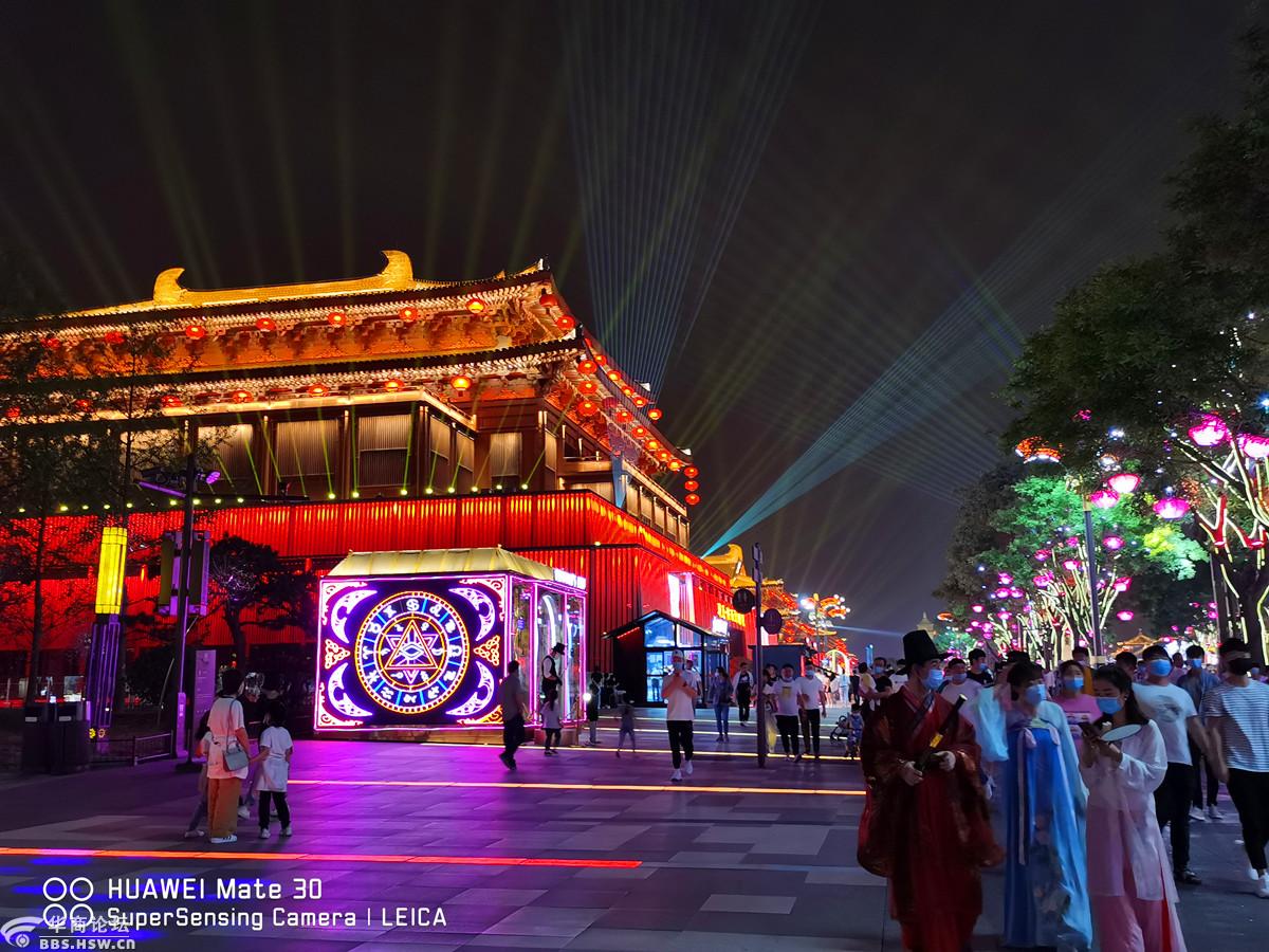 【刘文征图说】27:疫情后期的西安大唐不夜城步行街(手机照片)