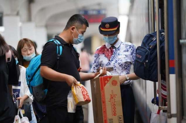 西安至鄂尔多斯双层旅客列车首次开行 全程用时8小时49分