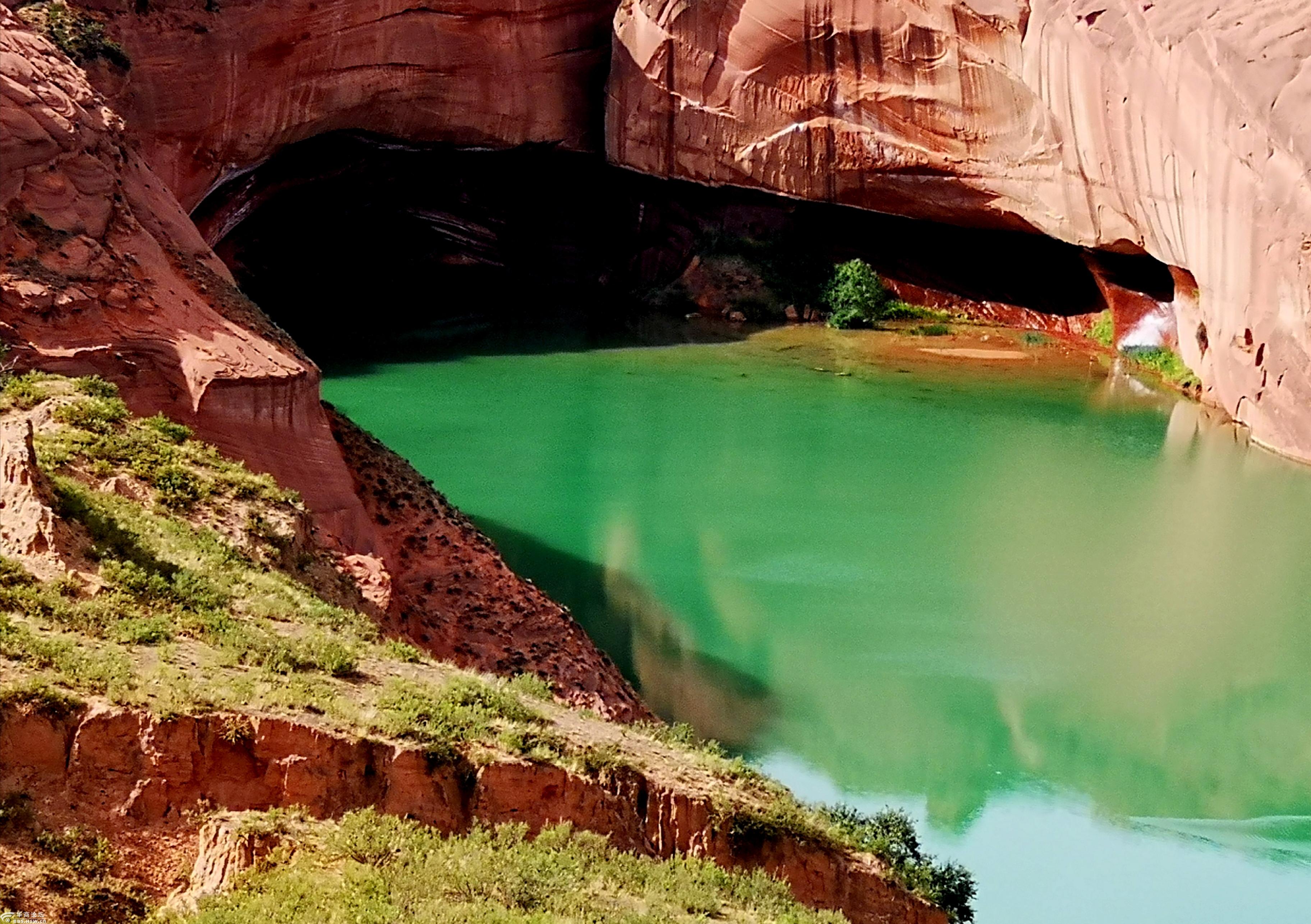 靖边波浪谷水上丹霞地貌