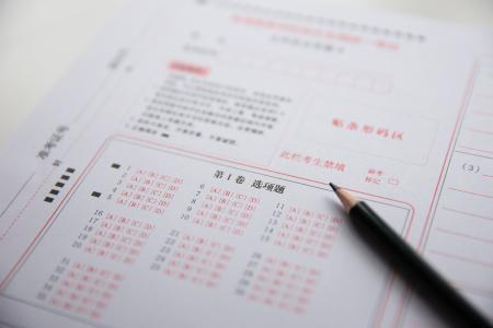 华商头条|考场撕毁他人高考答题卡 律师：不仅属于作弊还涉嫌寻衅滋事