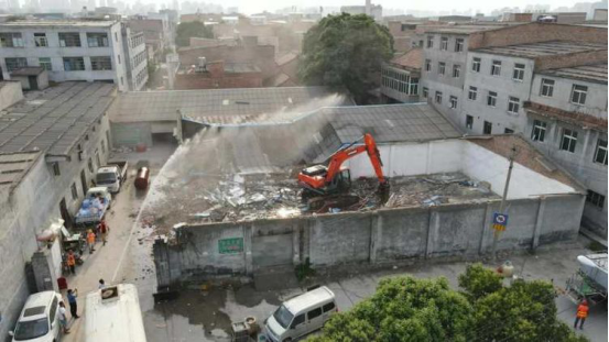 规定时限内未自行拆除 三兆村9300余平方米违建被强制拆除！