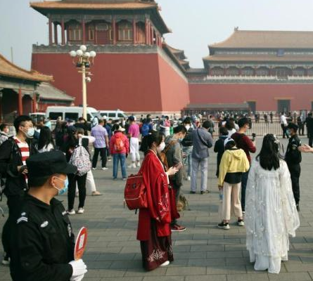 苦熬的旅游业迎重启：恢复跨省游 搜索量暴涨