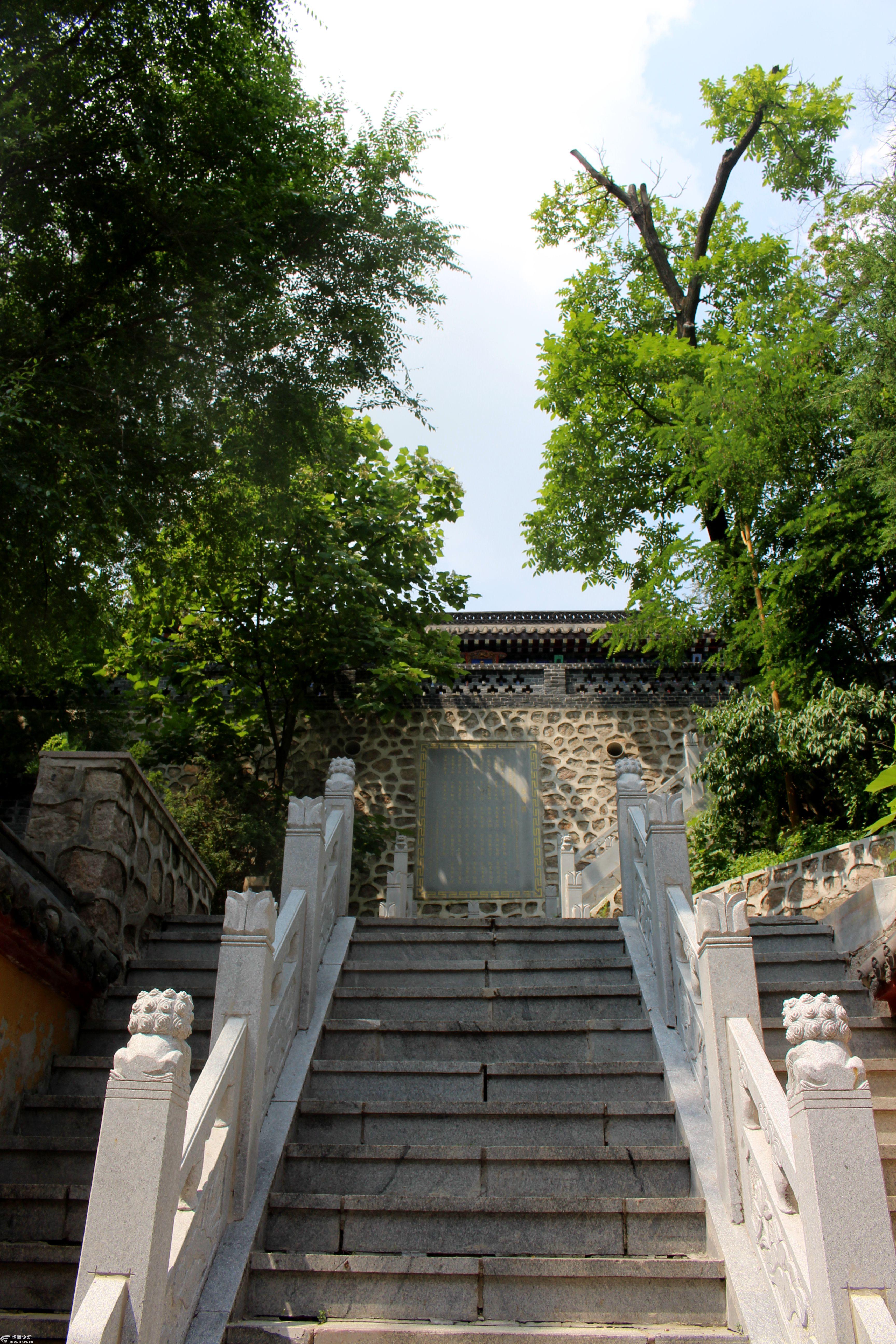 千山名胜灵岩寺,修身养性不二处.