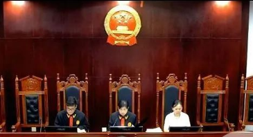 街道副主任向儿子采购垃圾箱 贪污400万父子同堂审