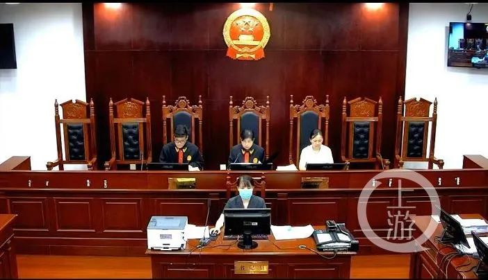 街道副主任向儿子采购垃圾箱 贪污400万父子同堂审