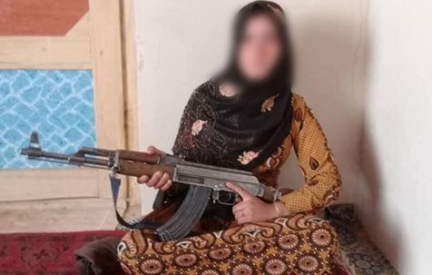 英媒：塔利班武装闯入家中杀害父母 阿富汗少女举枪击杀两人