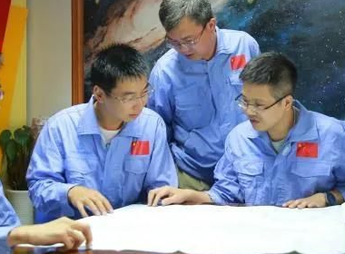 华商头条|中国首次火星探测|火箭一二级可靠分离 火星车自主灵活行走 背后都有秘密