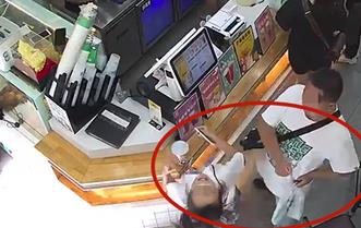 华商头条|视频|12岁女孩奶茶店内遭陌生男子扇耳光 警方介入