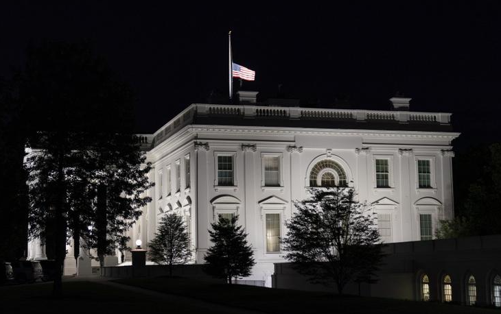 美国最高法院大法官金斯伯格去世 白宫降半旗致哀
