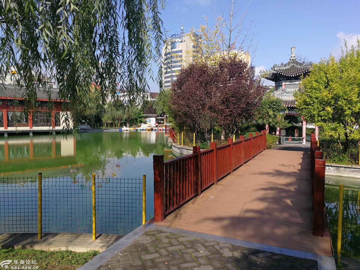 兴安公园碧波如翡翠