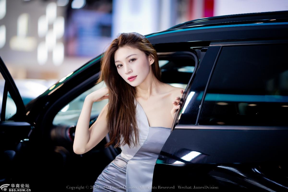 第十五届西安国际车展上漂亮的车模小姐姐们