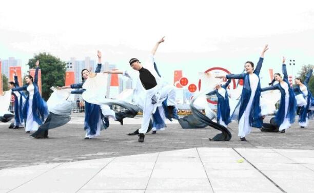 “我要上全运”2020年陕西省广场舞公开赛咸阳站举行