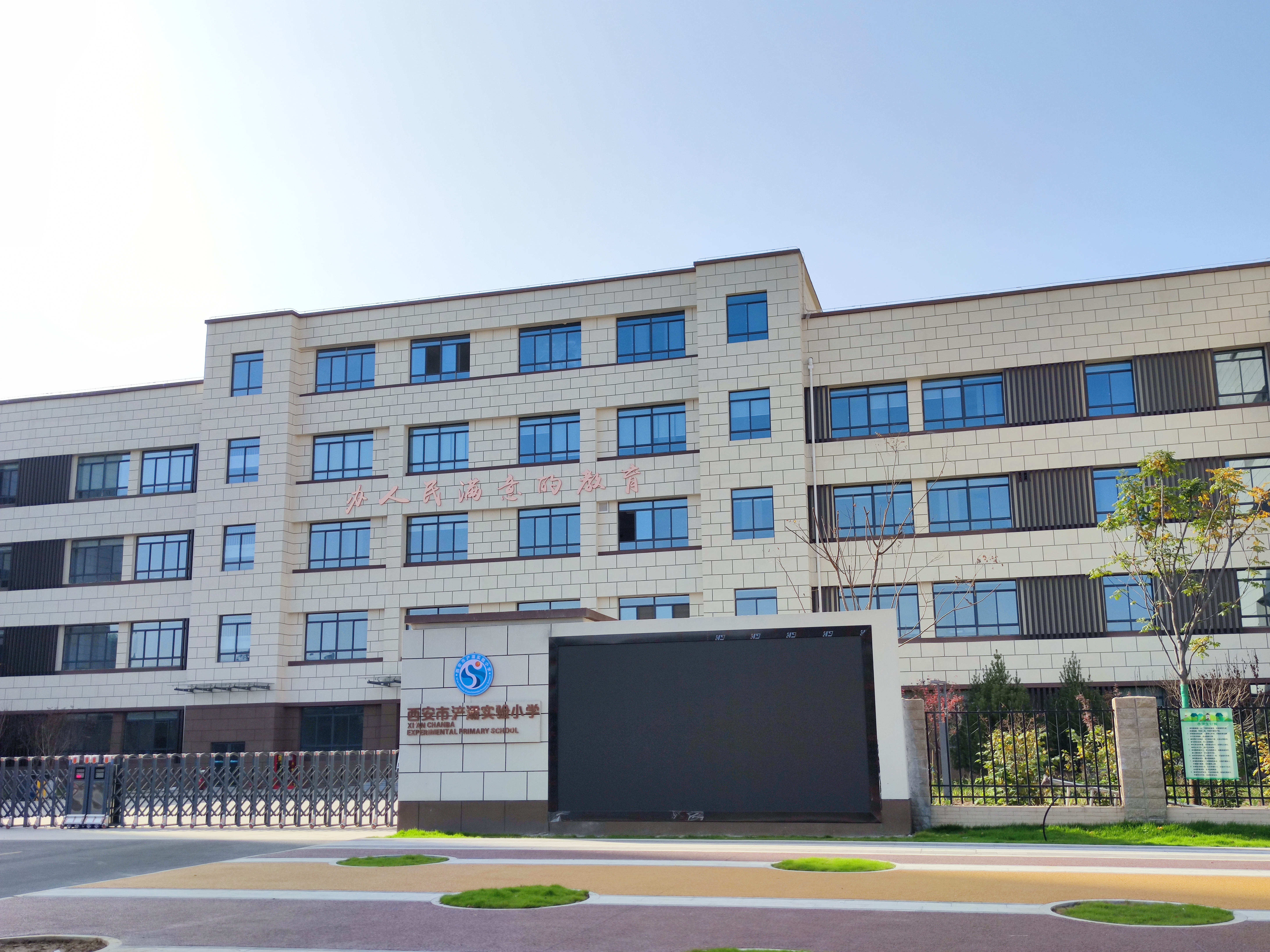 大门口.jpg