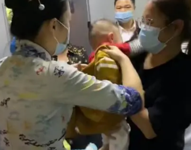 西安飞广州航班一婴儿急性窒息 乘务员及旅客紧急施救