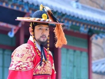 许凯剧服掀起中韩网友骂战 明代大帽了解一下