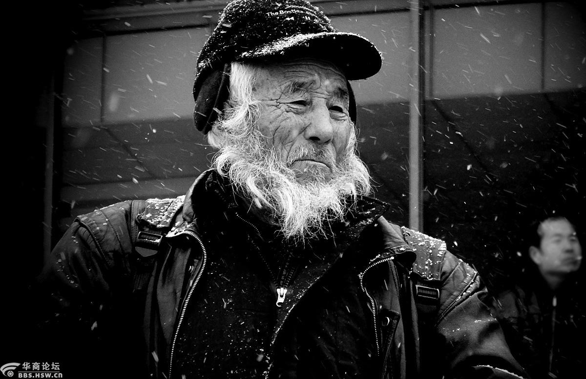 雪中老人