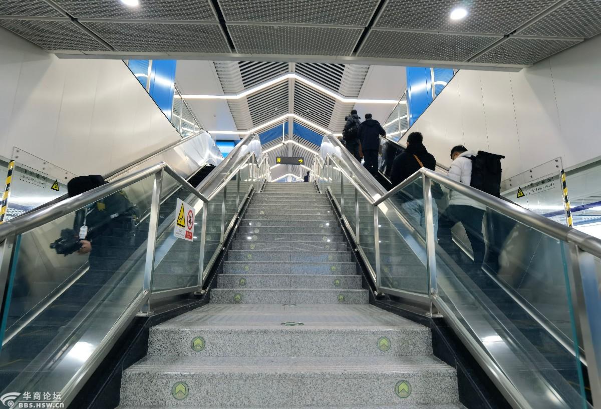 西安地铁6号线开放试乘,这装修你喜欢不?