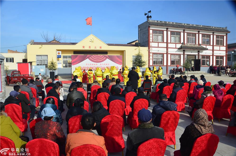 扶贫帮困公益捐赠活动走进乾县龙马村