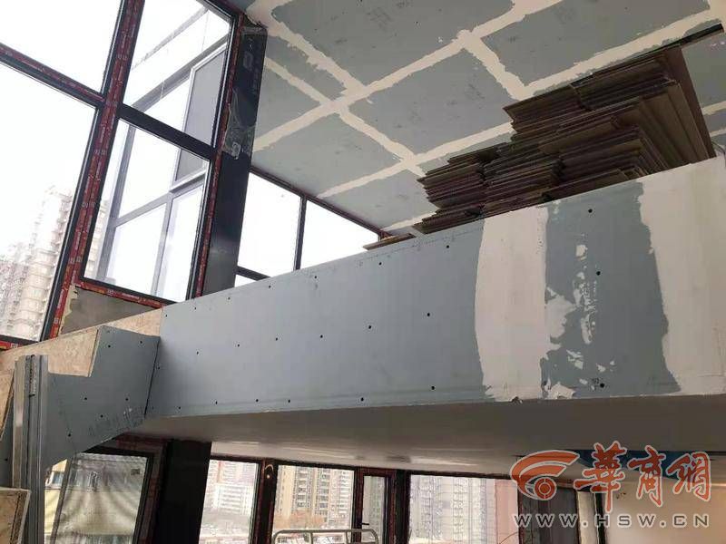 顶层加盖阳光房被认定违建 金裕花园业主:漏水严重才选择加盖