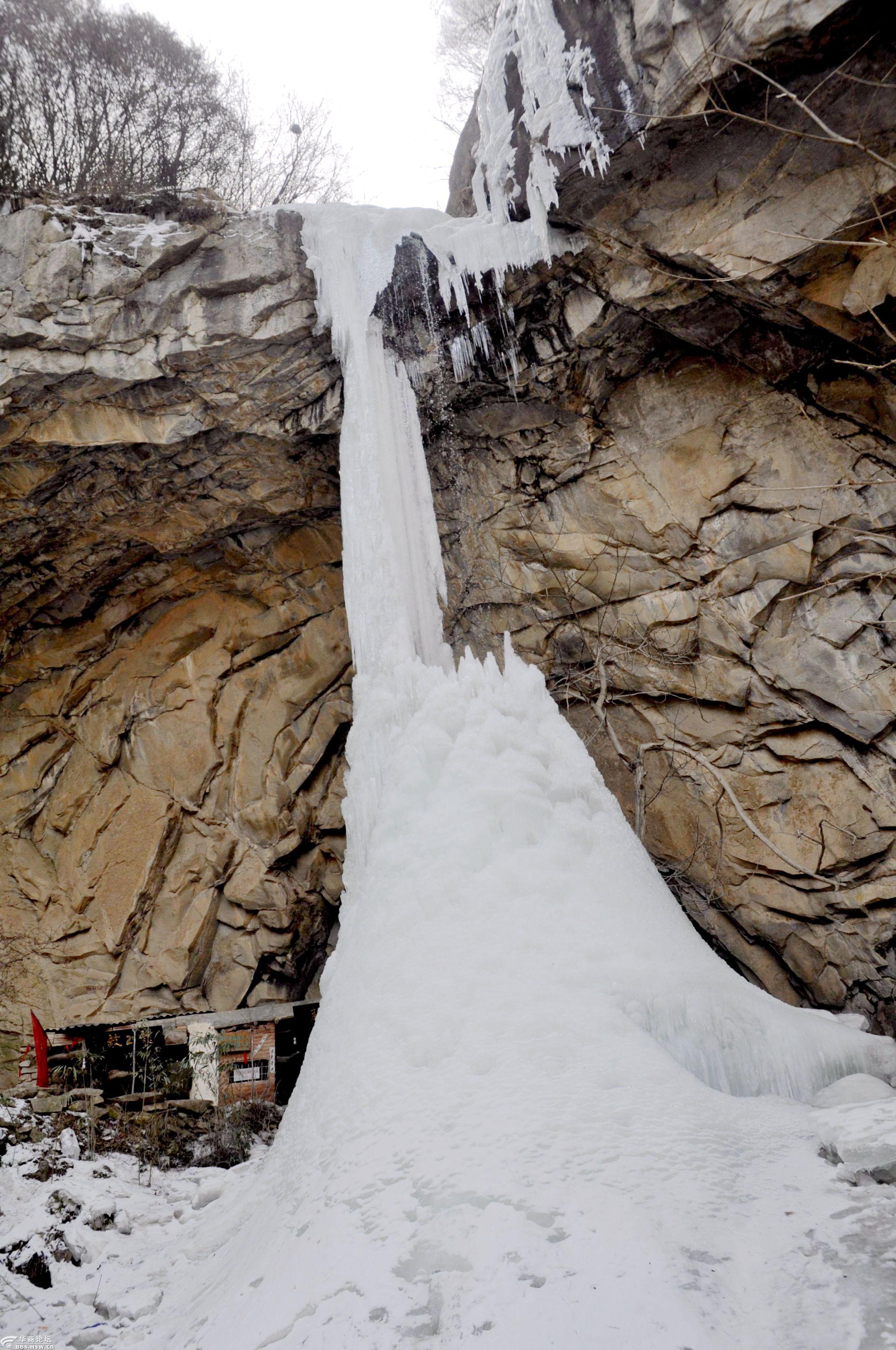 秦岭终南山抱龙峪即将融断的神龙冰瀑景况.2021.1.26