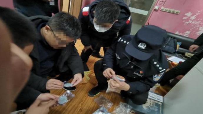 柳州警方打破一涉赌石诈骗团伙：美女带人进直播间买玉石