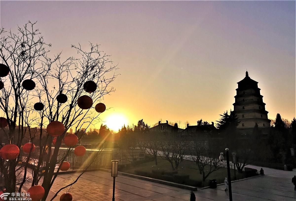 西安大雁塔的早晨手机拍摄