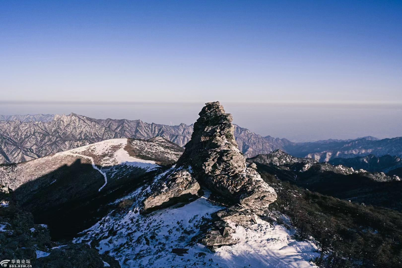 光头山 海拔2887米,是秦岭著名高峰,也是沣峪沿线最高峰,峰顶建有省