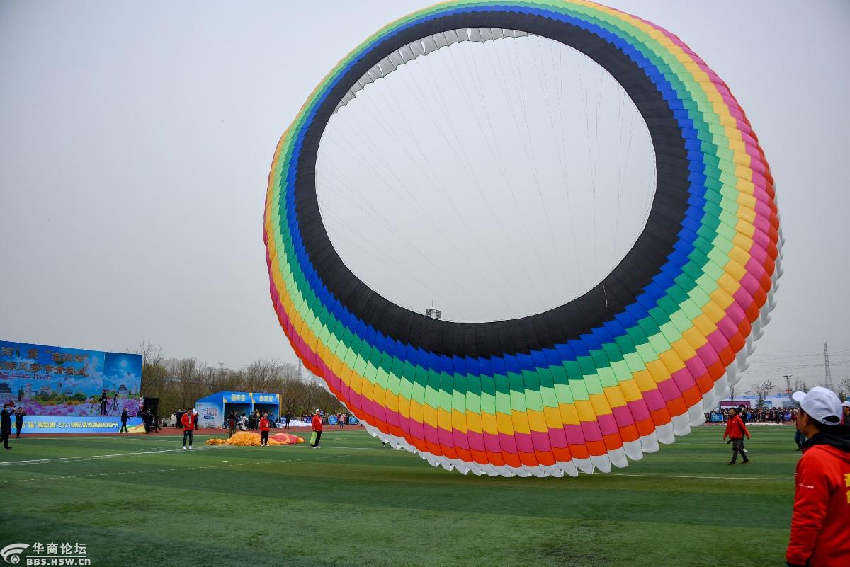 风筝中的巨无霸滚地龙风筝