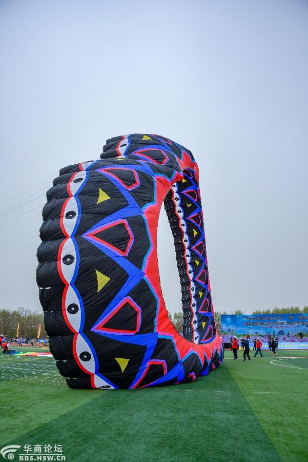 风筝中的巨无霸滚地龙风筝