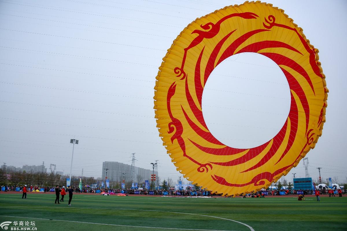 风筝中的巨无霸滚地龙风筝